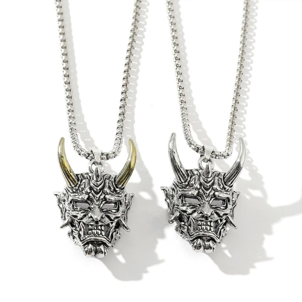 Collar con Colgante de Máscara - Men Accessories Silver reseña y precio